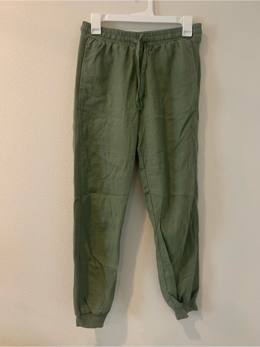 Love Tree Men's Olive Drawstring Joggers